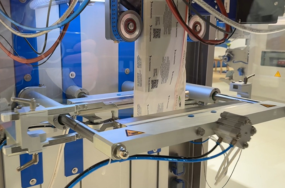 1. The machine: efficient inline tape application